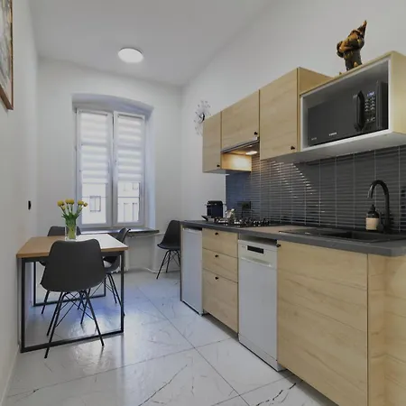 Monjan - 2 Bedrooms And Dining - Market Square